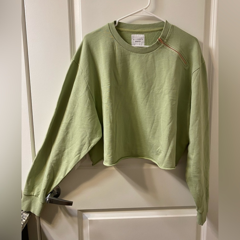 All Fenix Camila Light Green Cropped Crewneck Sweater Size Large